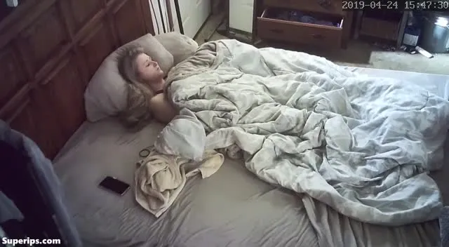 IPCAM – American blonde girl masturbates on her parents bed IPCAM – American blonde girl masturbates on her parents bed