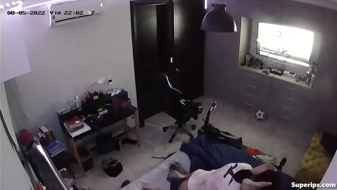 IPCAM β Naughty young couple fucks on their bed IPCAM β Naughty young couple fucks on their bed