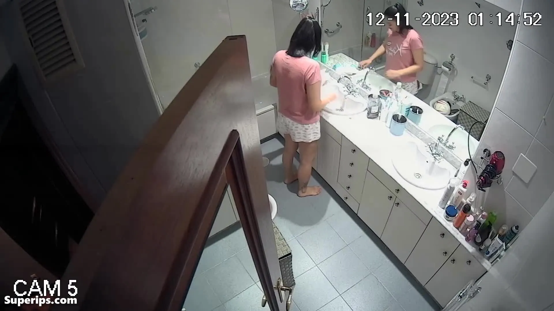 IPCAM – Daily routine of European sisters in the bathroom IPCAM – Daily routine of European sisters in the bathroom