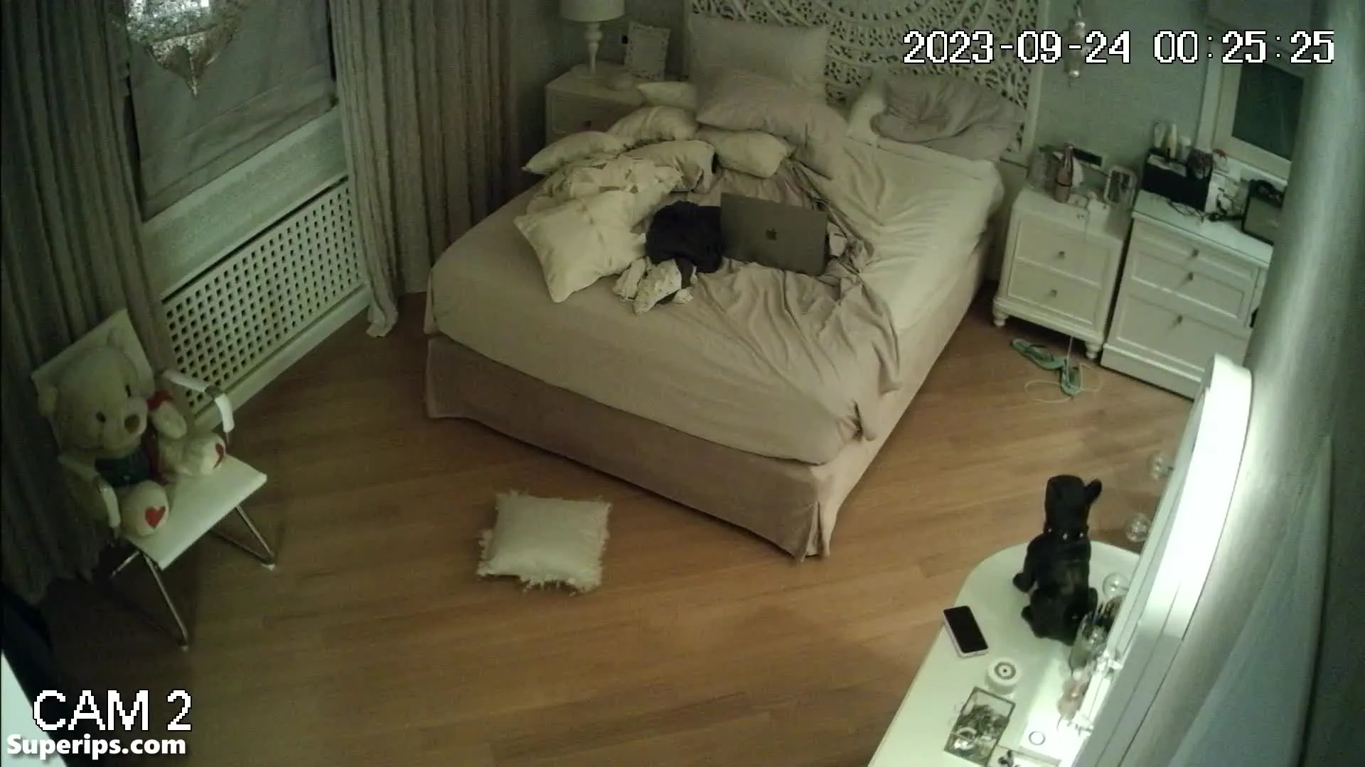 IPCAM – British teen girl changes clothes in her room IPCAM – British teen girl changes clothes in her room