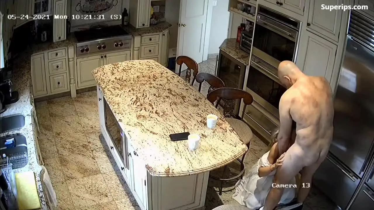 IPCAM – Slavic couple has sex in the kitchen IPCAM – Slavic couple has sex in the kitchen