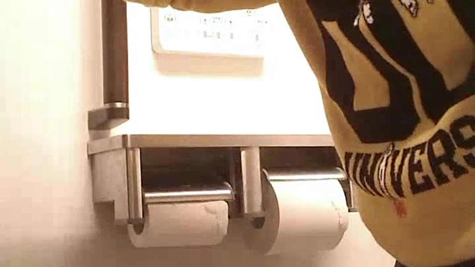 Spy Toilet – Japanese college girls in coats use toilet Spy Toilet – Japanese college girls in coats use toilet