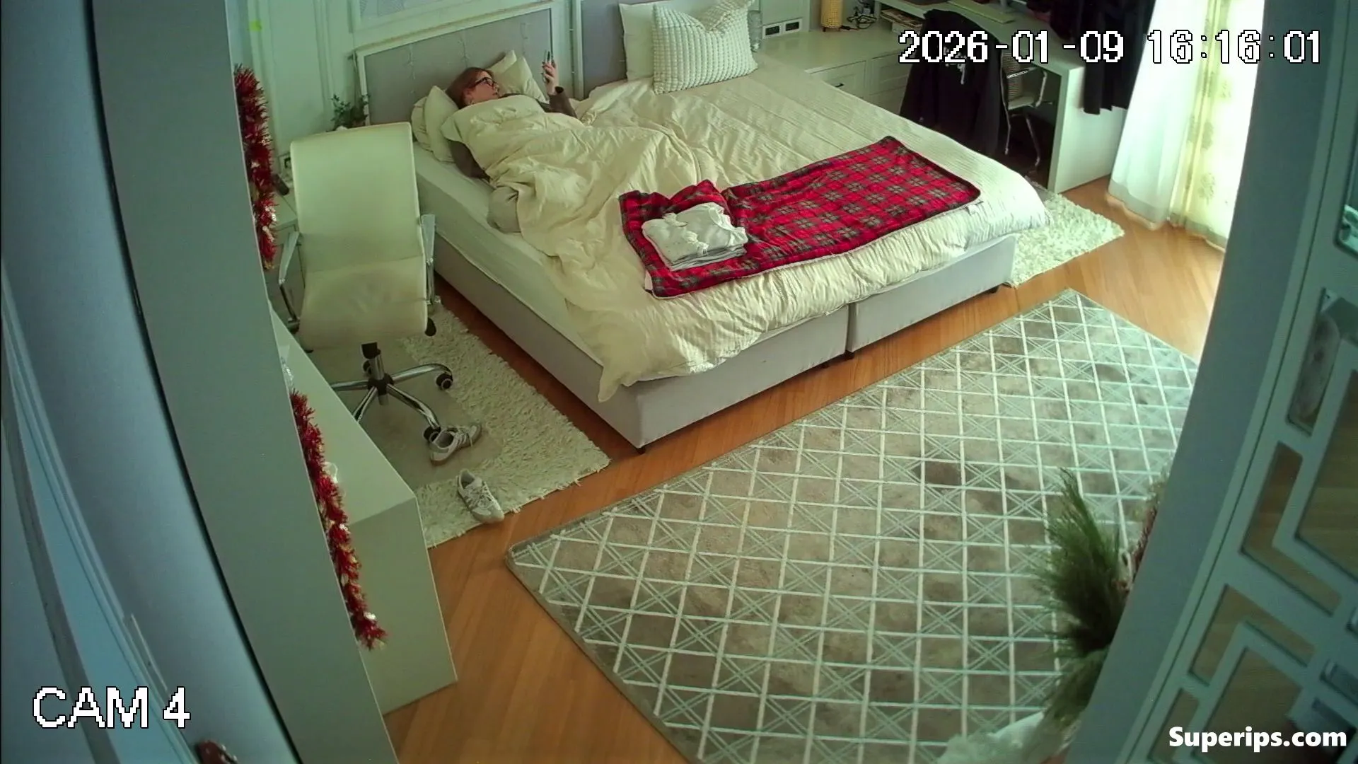 IPCAM – Nerdy German girl masturbates out of boredom IPCAM – Nerdy German girl masturbates out of boredom