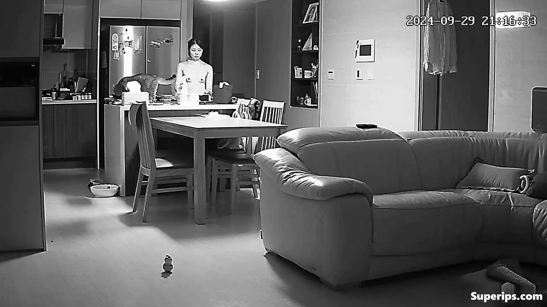 IPCAM – Beautiful Korean MILF goes about her daily life IPCAM – Beautiful Korean MILF goes about her daily life