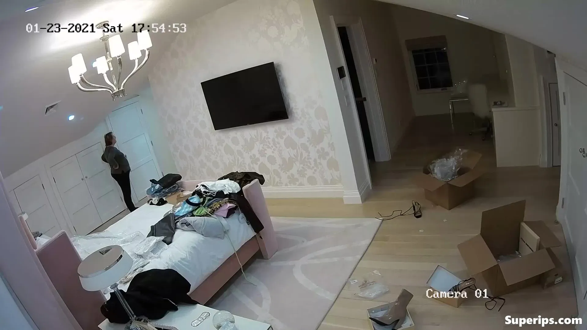 IPCAM – College girl gets dressed in front of her granny IPCAM – College girl gets dressed in front of her granny