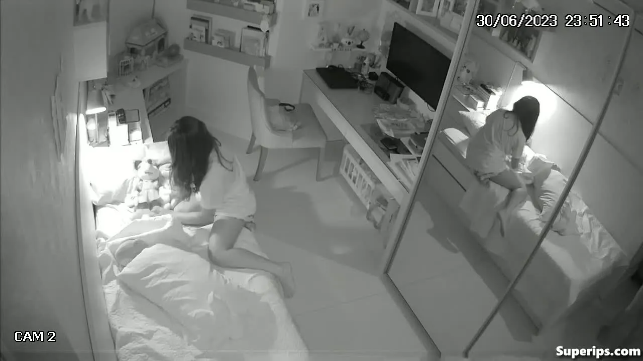 IPCAM β Daily routine of a young Italian brunette IPCAM β Daily routine of a young Italian brunette