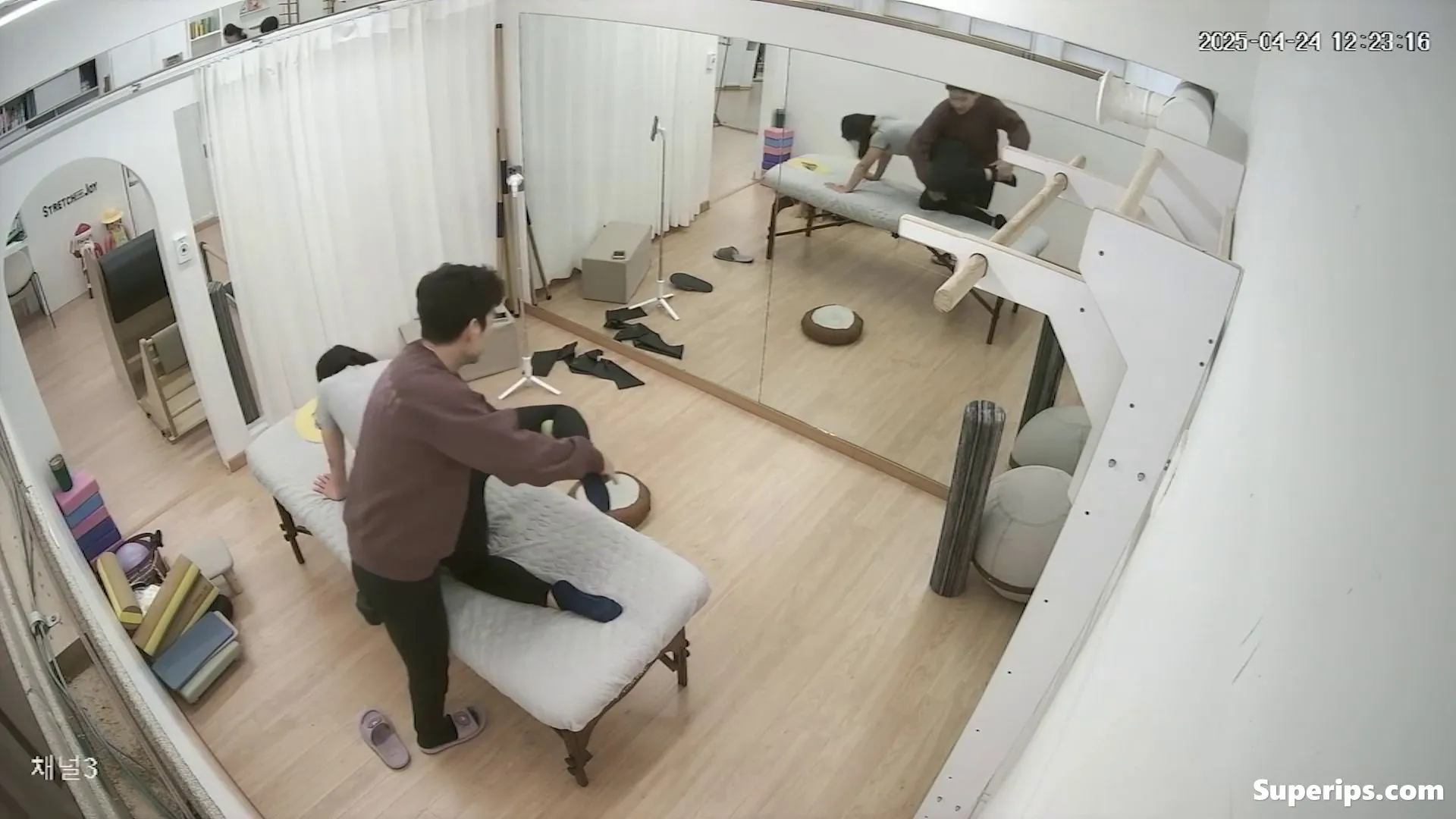 IPCAM – Petite Korean girl gets a deep massage IPCAM – Petite Korean girl gets a deep massage