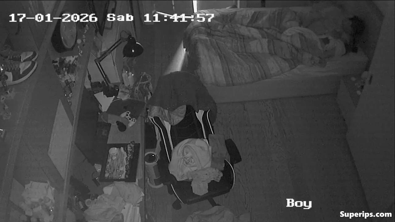 IPCAM – Petite French girl has sex in secret IPCAM – Petite French girl has sex in secret