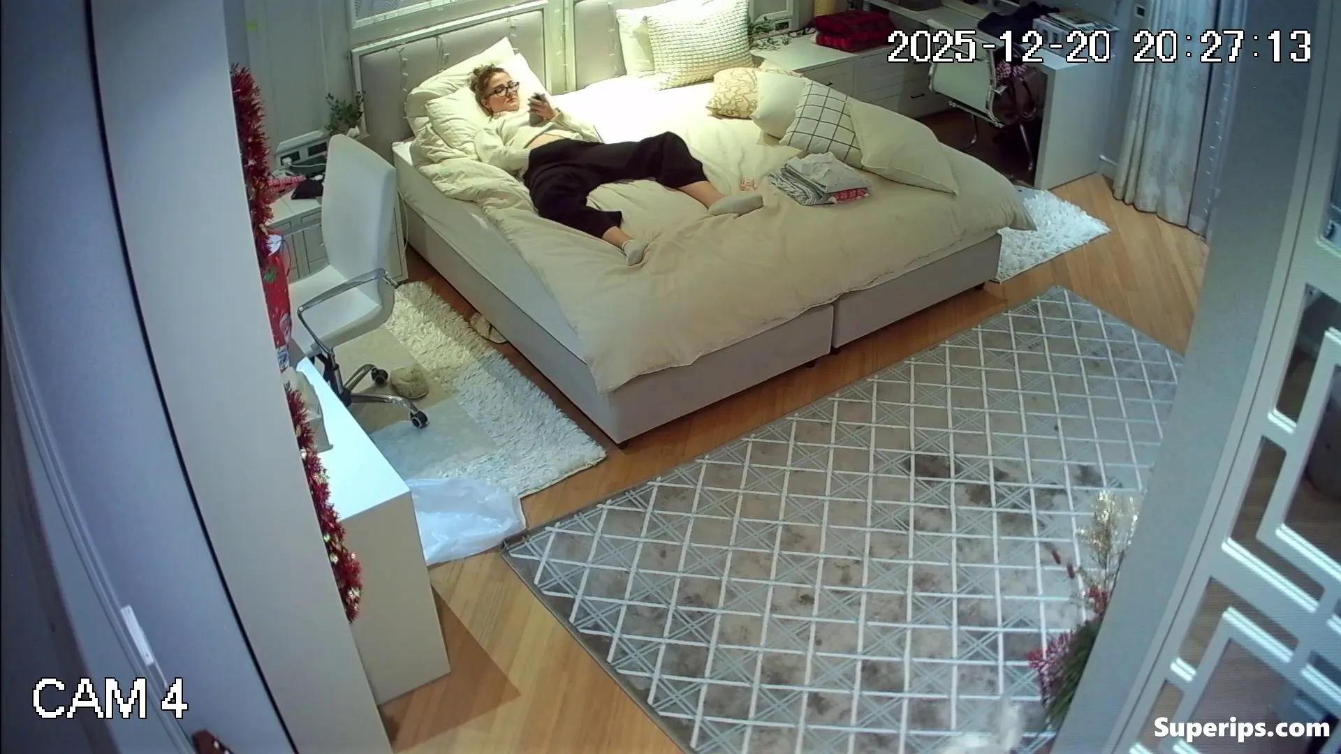 IPCAM – Cute nerdy girl masturbates wildly IPCAM – Cute nerdy girl masturbates wildly