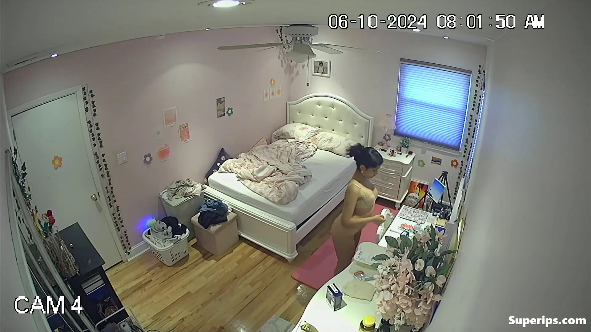 IPCAM – Brunette college girl gets dressed in her room IPCAM – Brunette college girl gets dressed in her room