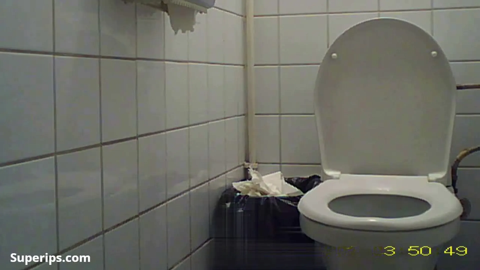 Spy Toilet – European blondes use the toilet to pee Spy Toilet – European blondes use the toilet to pee