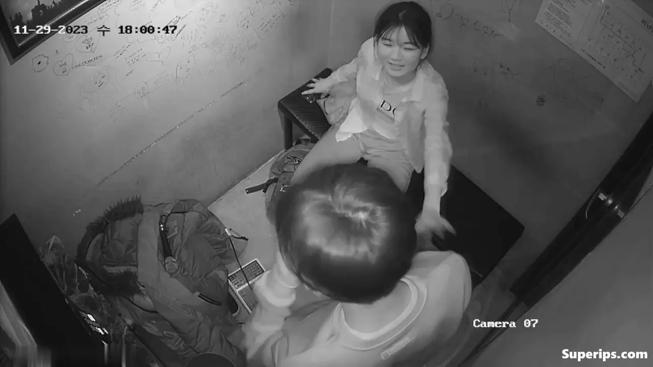 IPCAM – Cute Korean girl in karaoke IPCAM – Cute Korean girl in karaoke