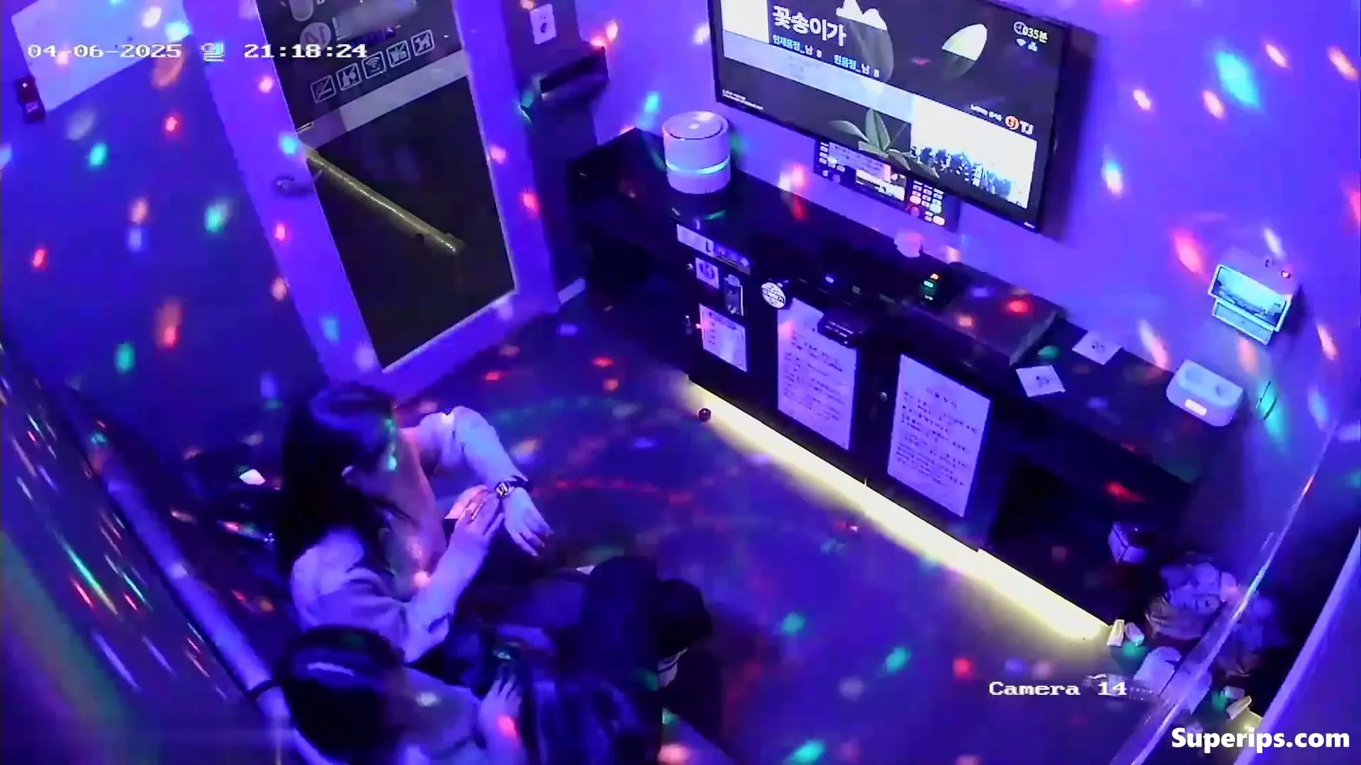 IPCAM – Korean lesbian girls masturbate in karaoke IPCAM – Korean lesbian girls masturbate in karaoke