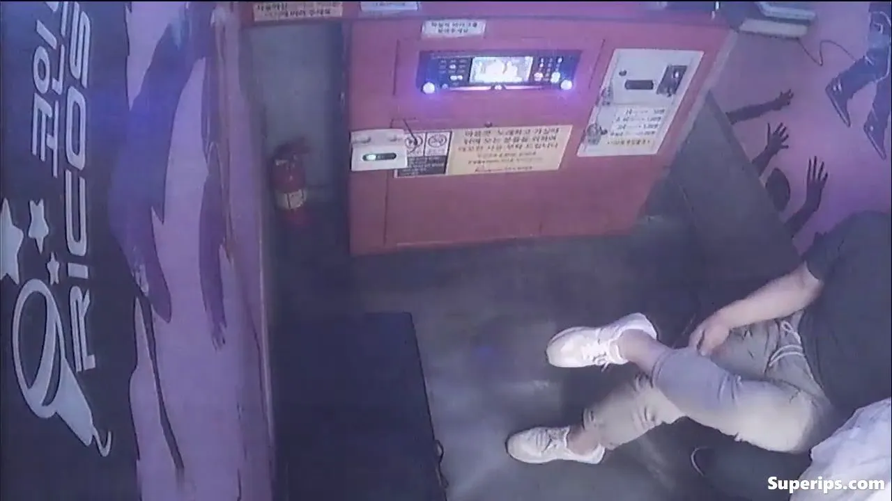 IPCAM – Hot Korean couple at a karaoke bar IPCAM – Hot Korean couple at a karaoke bar