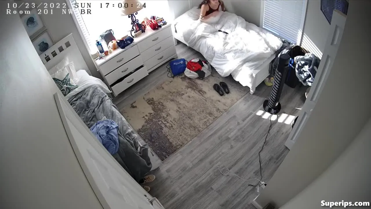 IPCAM β Brunette teenager does sexy dances on her bed IPCAM β Brunette teenager does sexy dances on her bed