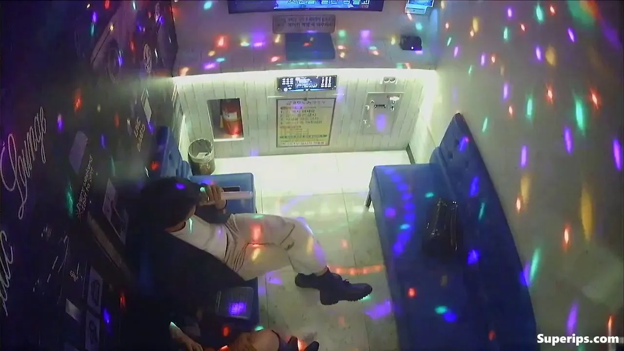 IPCAM – Hot Korean couple groping in karaoke IPCAM – Hot Korean couple groping in karaoke