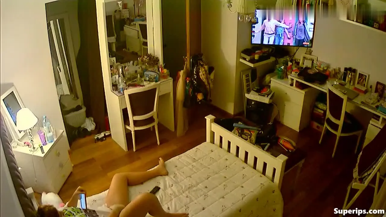 IPCAM β Teenager masturbates while viewing porn on iPhone IPCAM β Teenager masturbates while viewing porn on iPhone