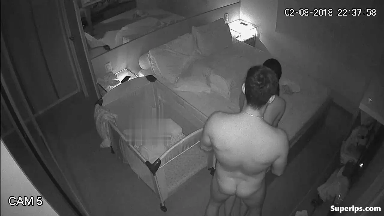 IPCAM β European brunette mom gets fucked in her bed IPCAM β European brunette mom gets fucked in her bed