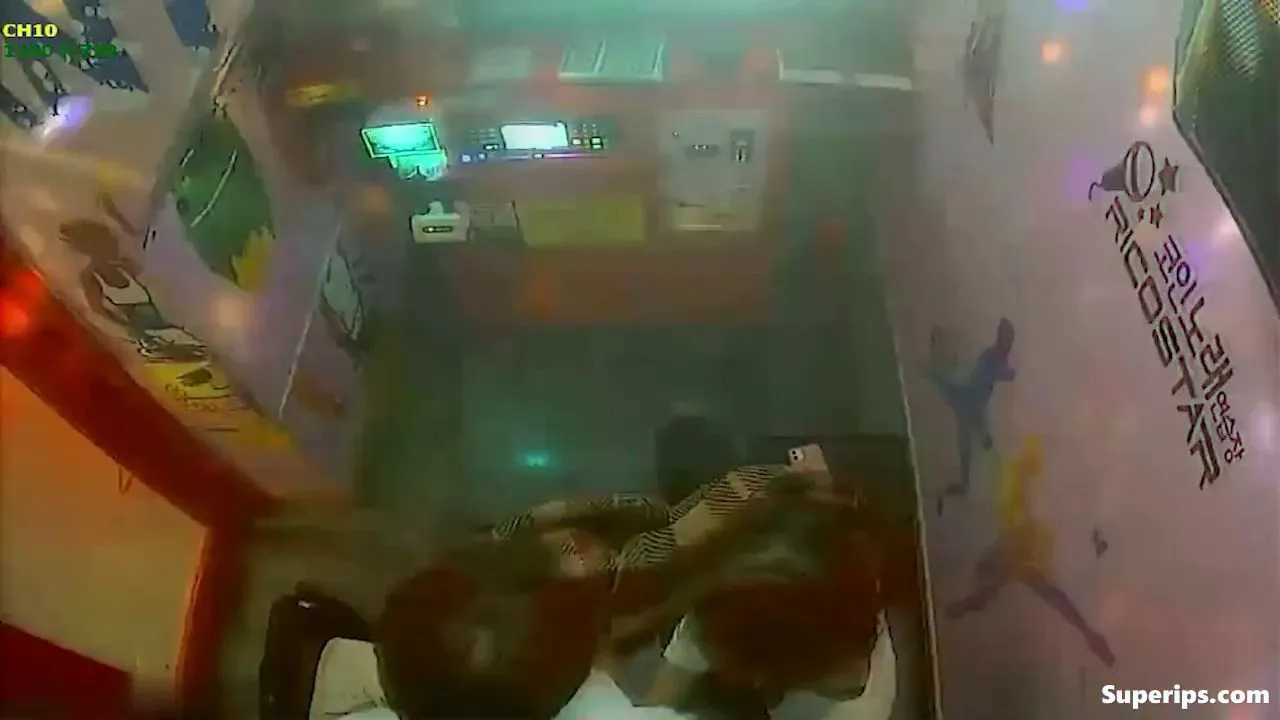 IPCAM – Korean nerdy couple gets groped in secret IPCAM – Korean nerdy couple gets groped in secret
