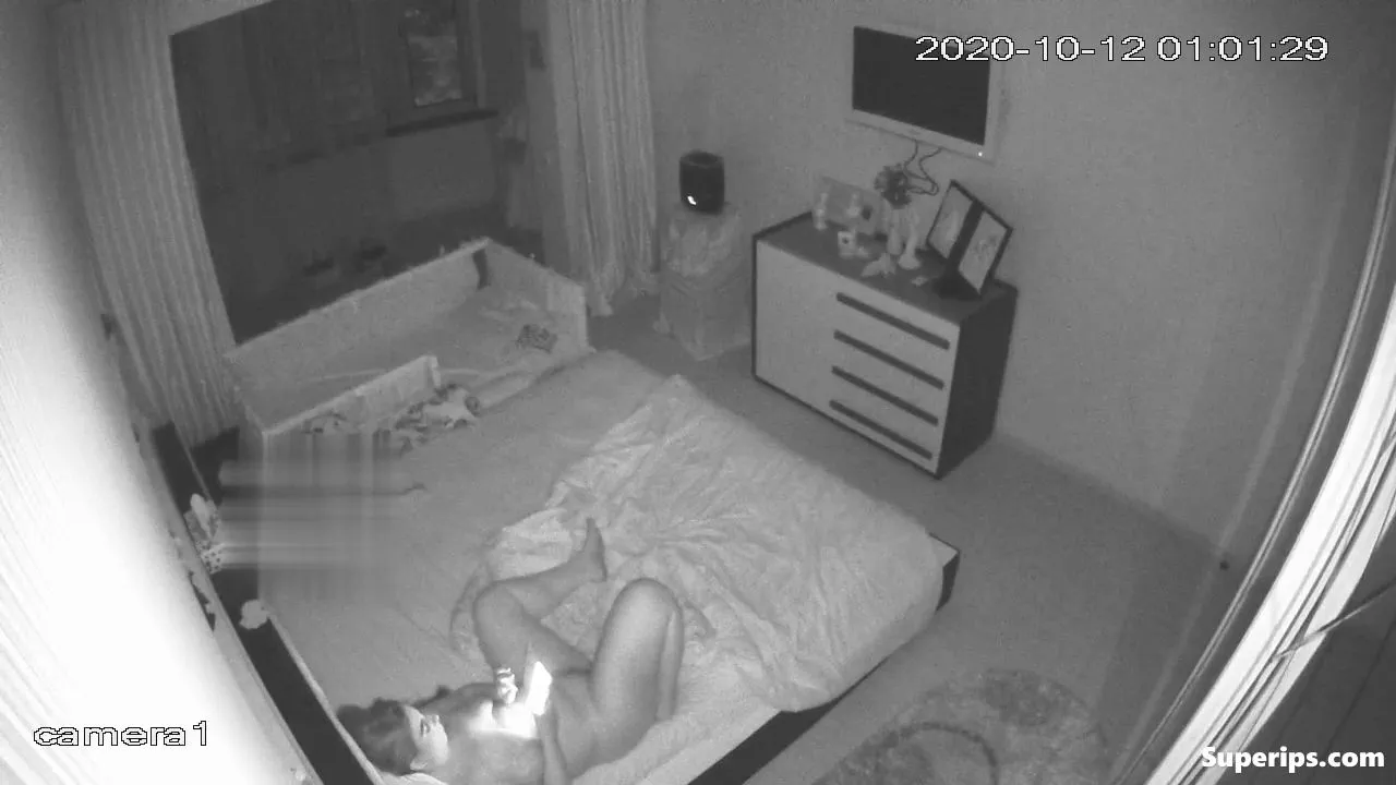 IPCAM – Naked Russian mom masturbates in her bed IPCAM – Naked Russian mom masturbates in her bed