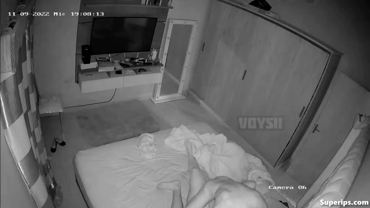 IPCAM β Italian tattooed couple fucks on their bed IPCAM β Italian tattooed couple fucks on their bed