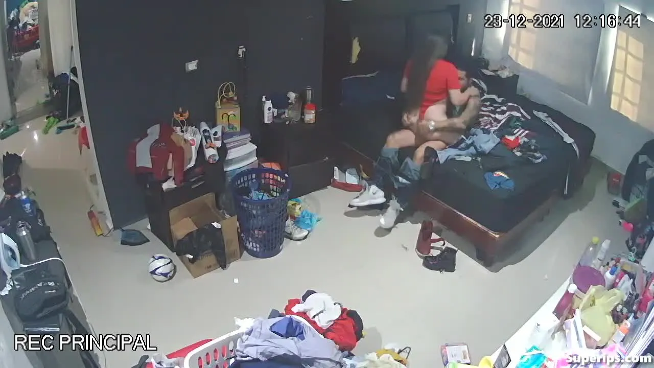 IPCAM – Young parents fuck in their messy room IPCAM – Young parents fuck in their messy room