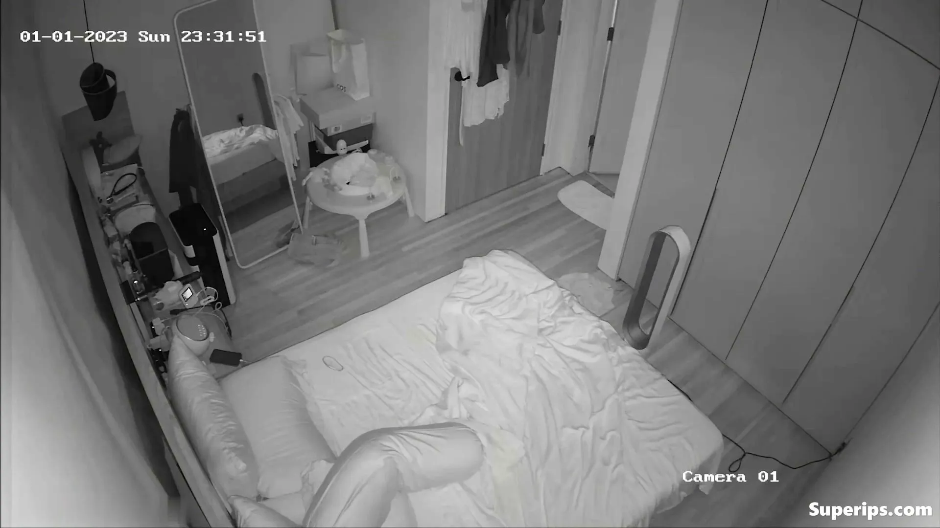 IPCAM – Korean Milf masturbates on her bed IPCAM – Korean Milf masturbates on her bed
