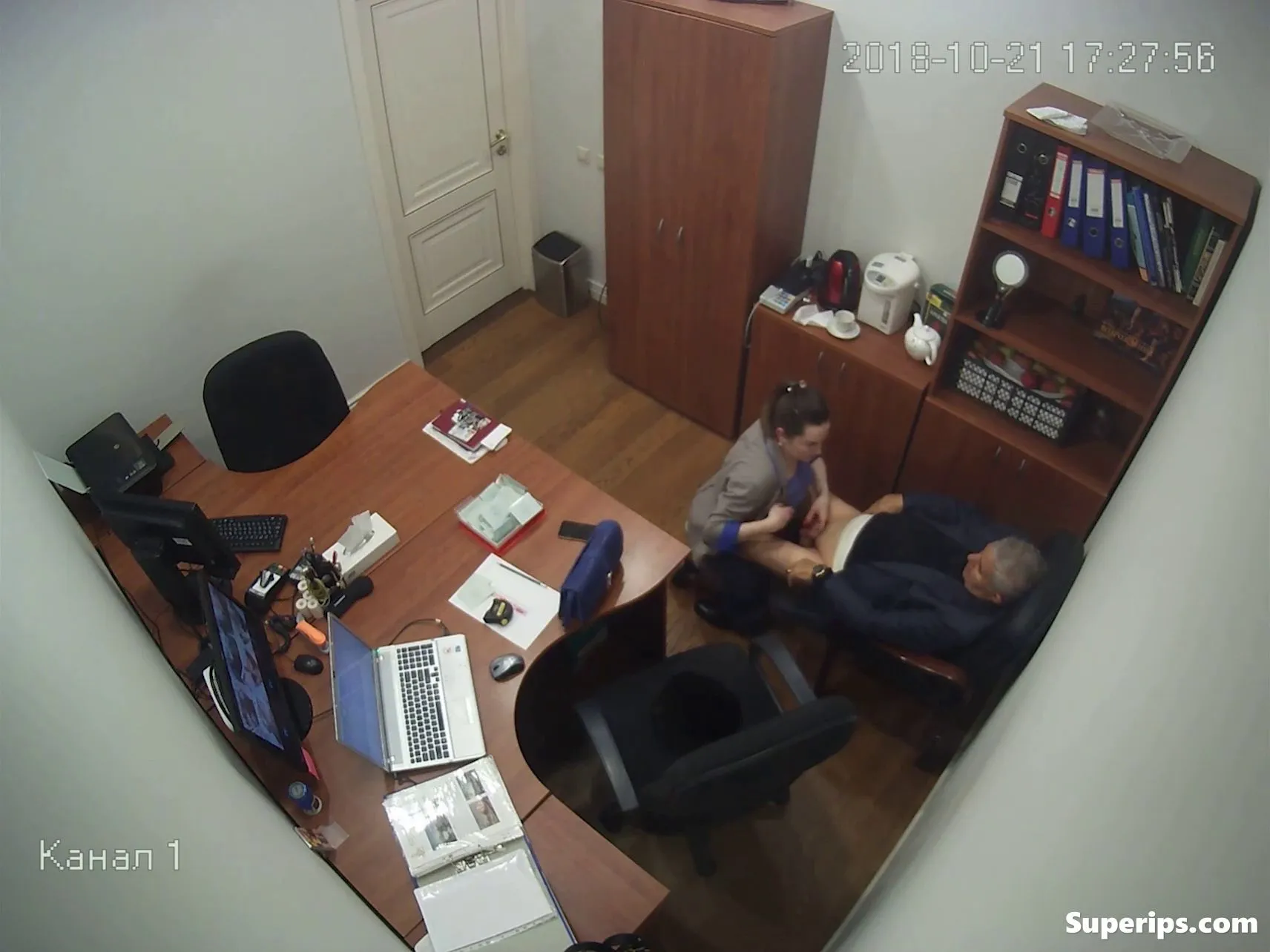 IPCAM – Russian secretary gives her boss a blowjob IPCAM – Russian secretary gives her boss a blowjob