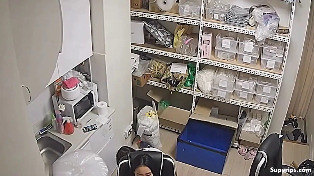 IPCAM – Cute Korean girl changes her clothes hidden IPCAM – Cute Korean girl changes her clothes hidden