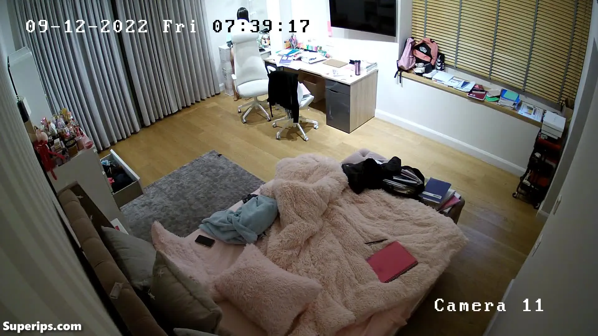 IPCAM – French college girl gets dressed in her room IPCAM – French college girl gets dressed in her room