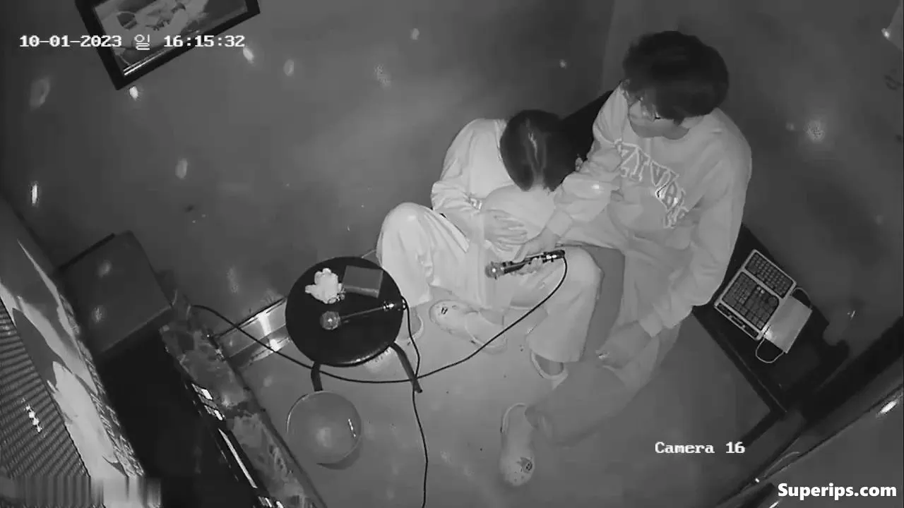 IPCAM – Korean college couple has sex at karaoke IPCAM – Korean college couple has sex at karaoke