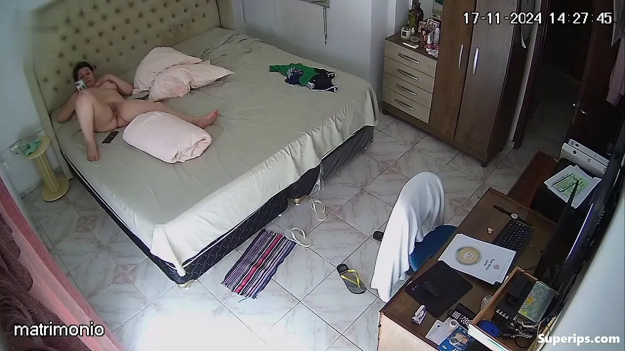 IPCAM – Chubby milf Latina rides her husband IPCAM – Chubby milf Latina rides her husband