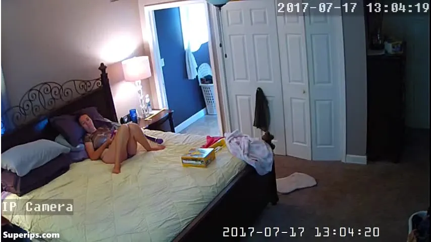 IPCAM – Mature American mom masturbates with a vibrator IPCAM – Mature American mom masturbates with a vibrator