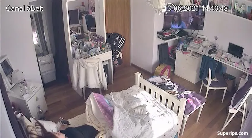 IPCAM – Young girl masturbates while watching TikTok IPCAM – Young girl masturbates while watching TikTok
