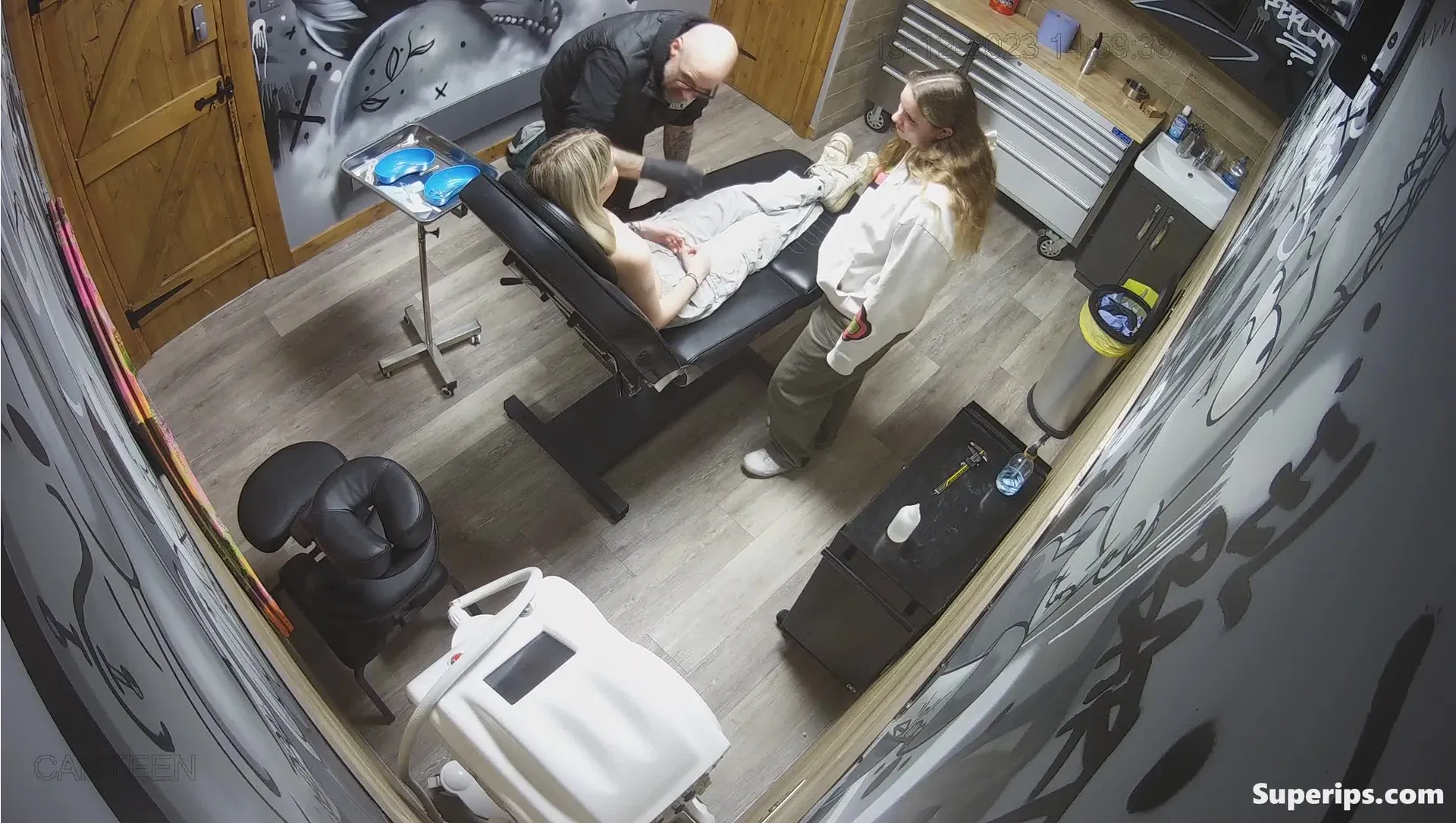 IPCAM – Blonde German girl gets her nipples pierced IPCAM – Blonde German girl gets her nipples pierced