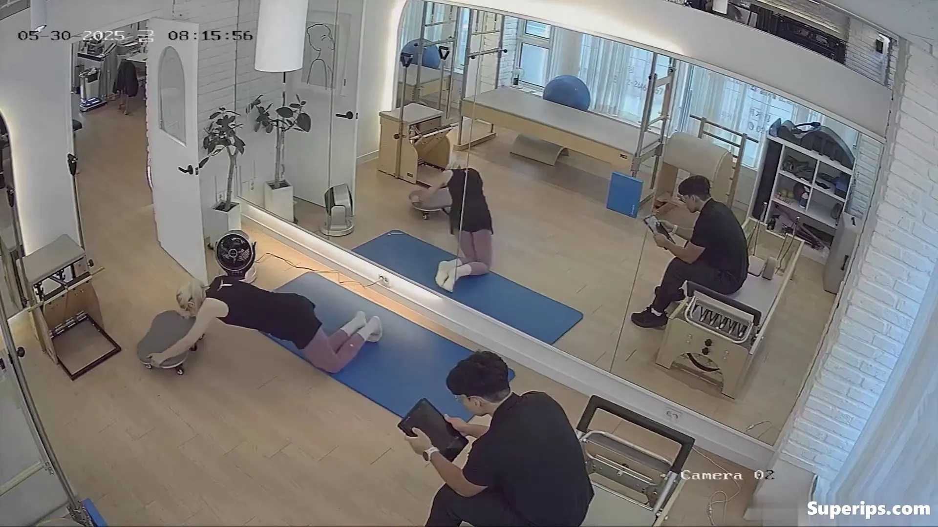IPCAM – Petite Korean girls with a personal trainer IPCAM – Petite Korean girls with a personal trainer