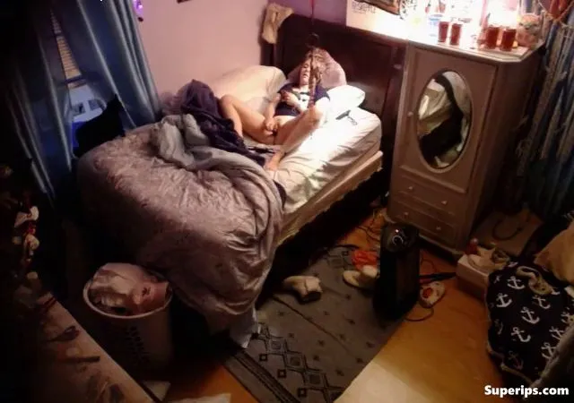 IPCAM β Canadian blonde girl masturbates on her bed IPCAM β Canadian blonde girl masturbates on her bed