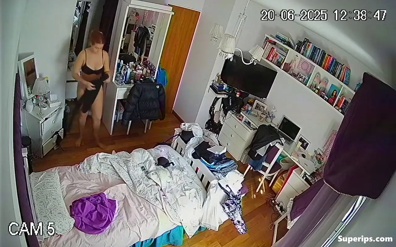 IPCAM – Redhead teenage girl completely naked IPCAM – Redhead teenage girl completely naked