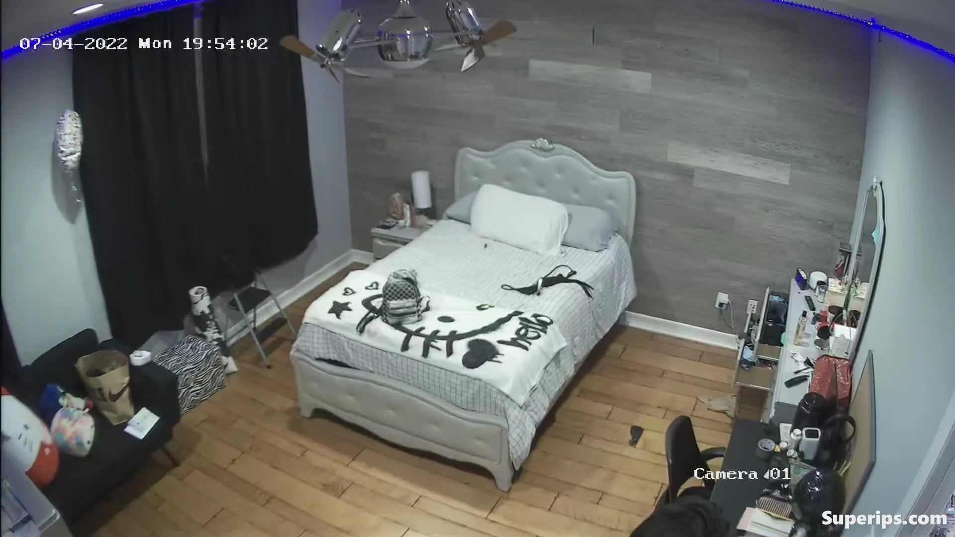 IPCAM – Petite British college girl puts on a bikini IPCAM – Petite British college girl puts on a bikini