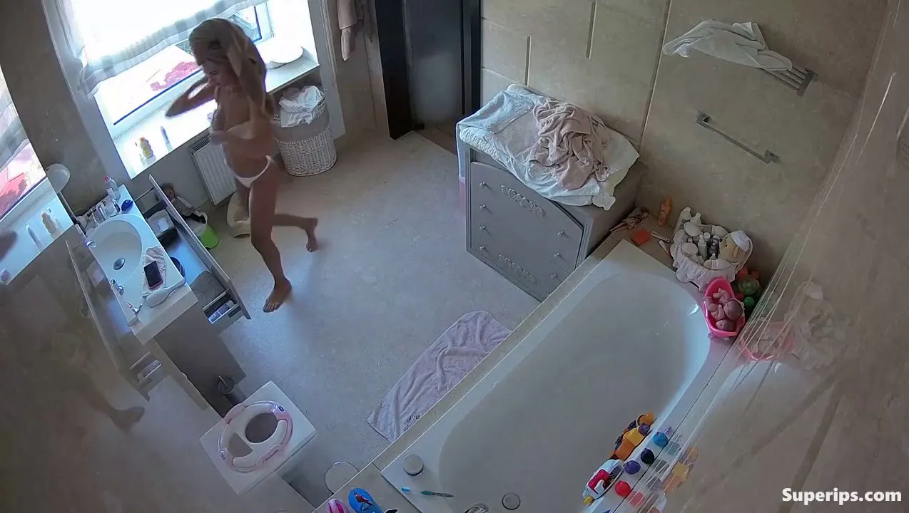IPCAM – Cute German girl in the bathroom IPCAM – Cute German girl in the bathroom