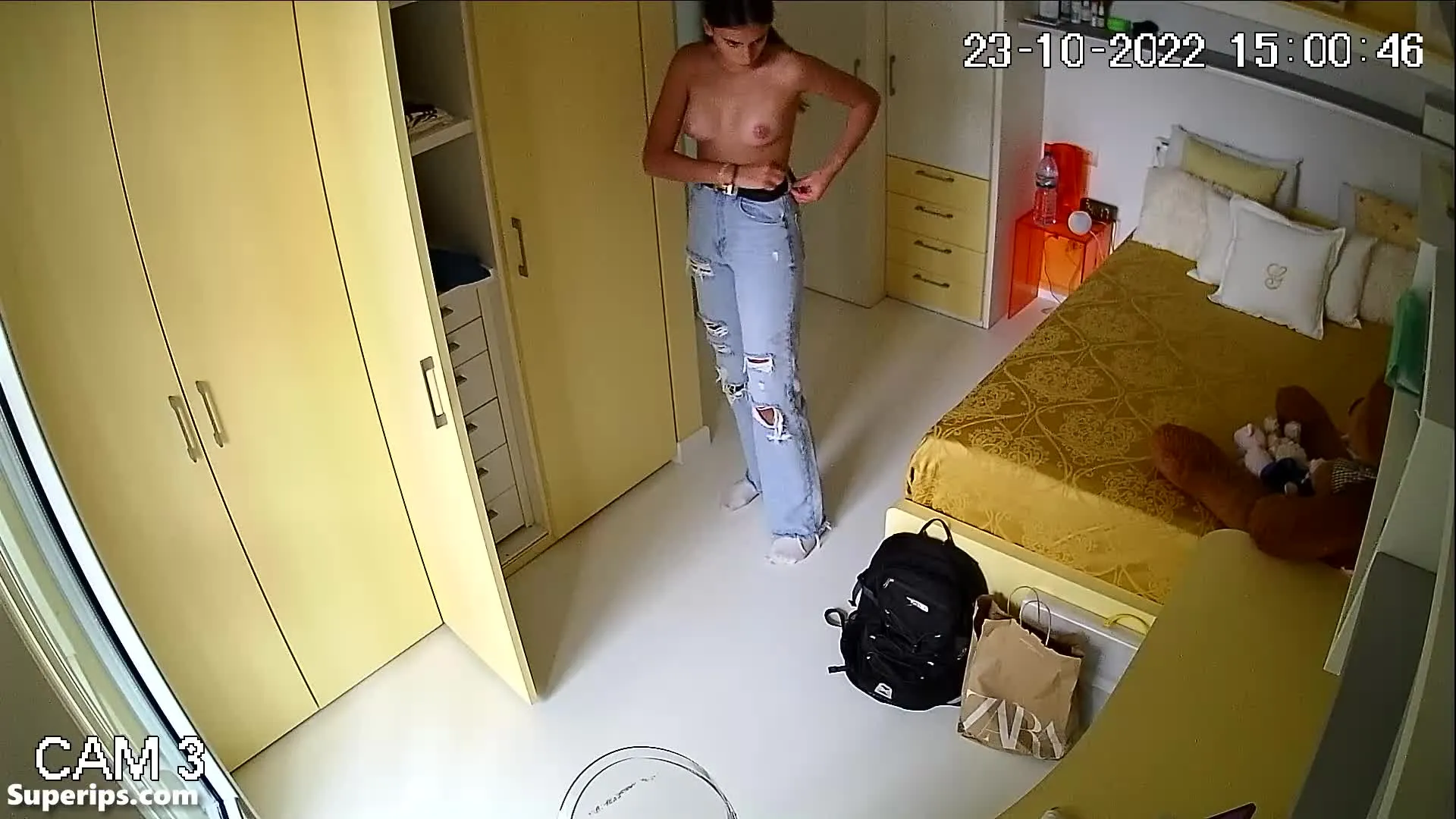 IPCAM – Skinny Arab teenage girl changes clothes IPCAM – Skinny Arab teenage girl changes clothes