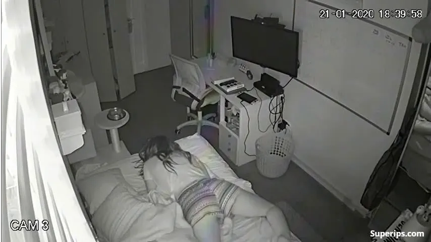 IPCAM – Cute young girl masturbates IPCAM – Cute young girl masturbates