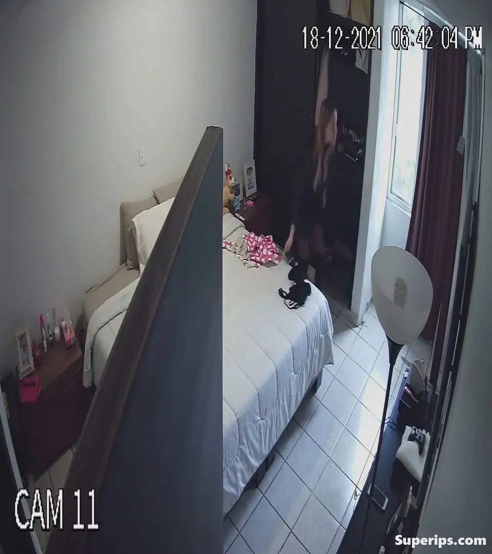 IPCAM – Cute blonde girl gets dressed in her room IPCAM – Cute blonde girl gets dressed in her room