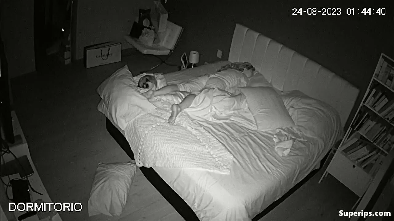 IPCAM – European wife rubs her pussy with the pillow IPCAM – European wife rubs her pussy with the pillow