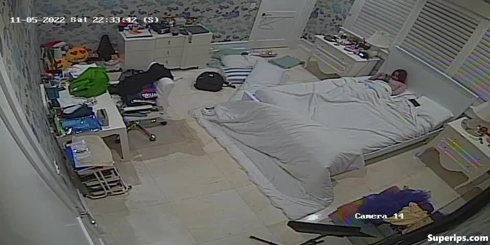 IPCAM β Young British girl watching porn on her iPhone IPCAM β Young British girl watching porn on her iPhone