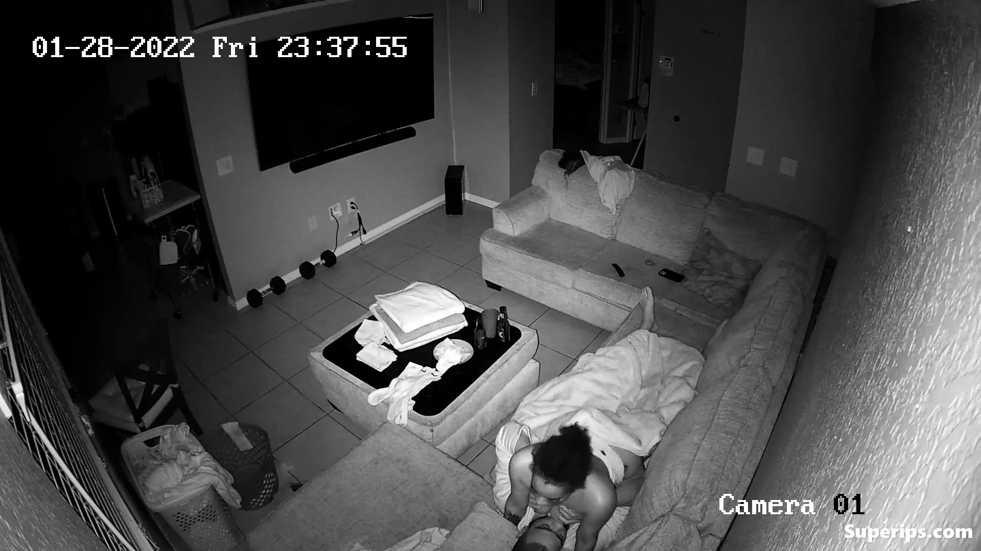 IPCAM – Black American woman gets fucked on the couch IPCAM – Black American woman gets fucked on the couch