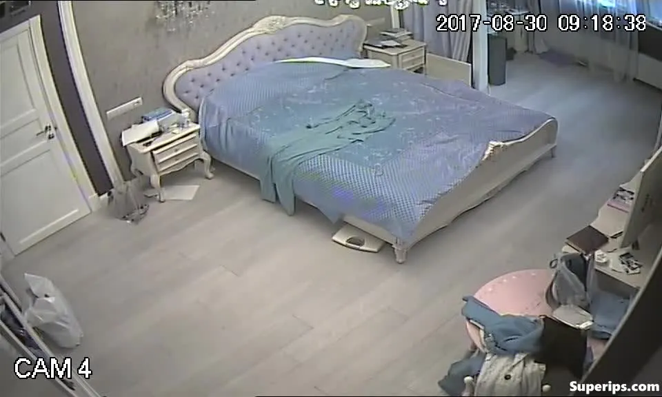 IPCAM β French woman changing clothes in her room IPCAM β French woman changing clothes in her room