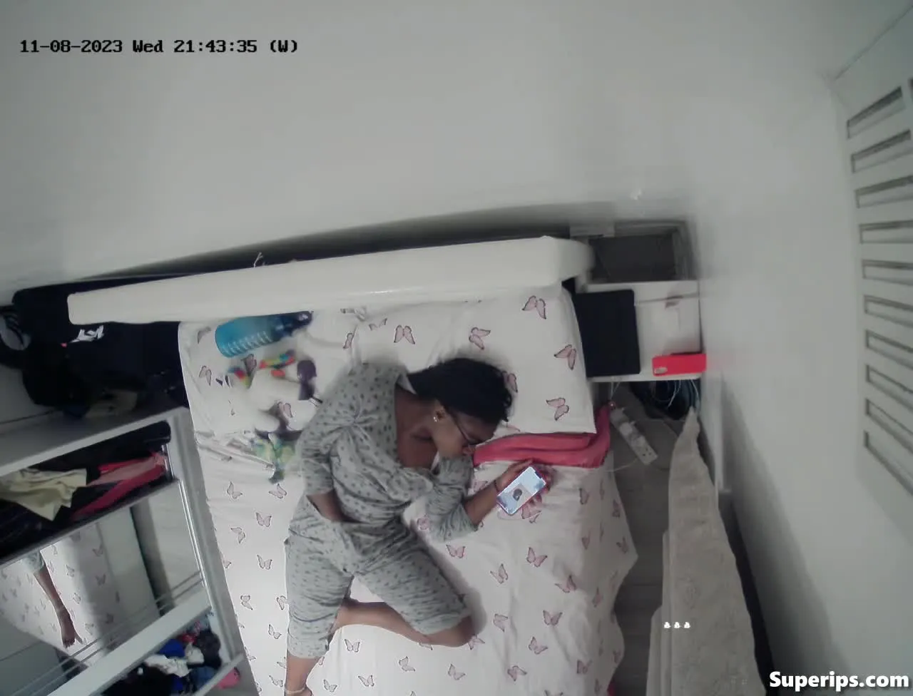 IPCAM – Black lesbian teen masturbates while watching TikTok IPCAM – Black lesbian teen masturbates while watching TikTok