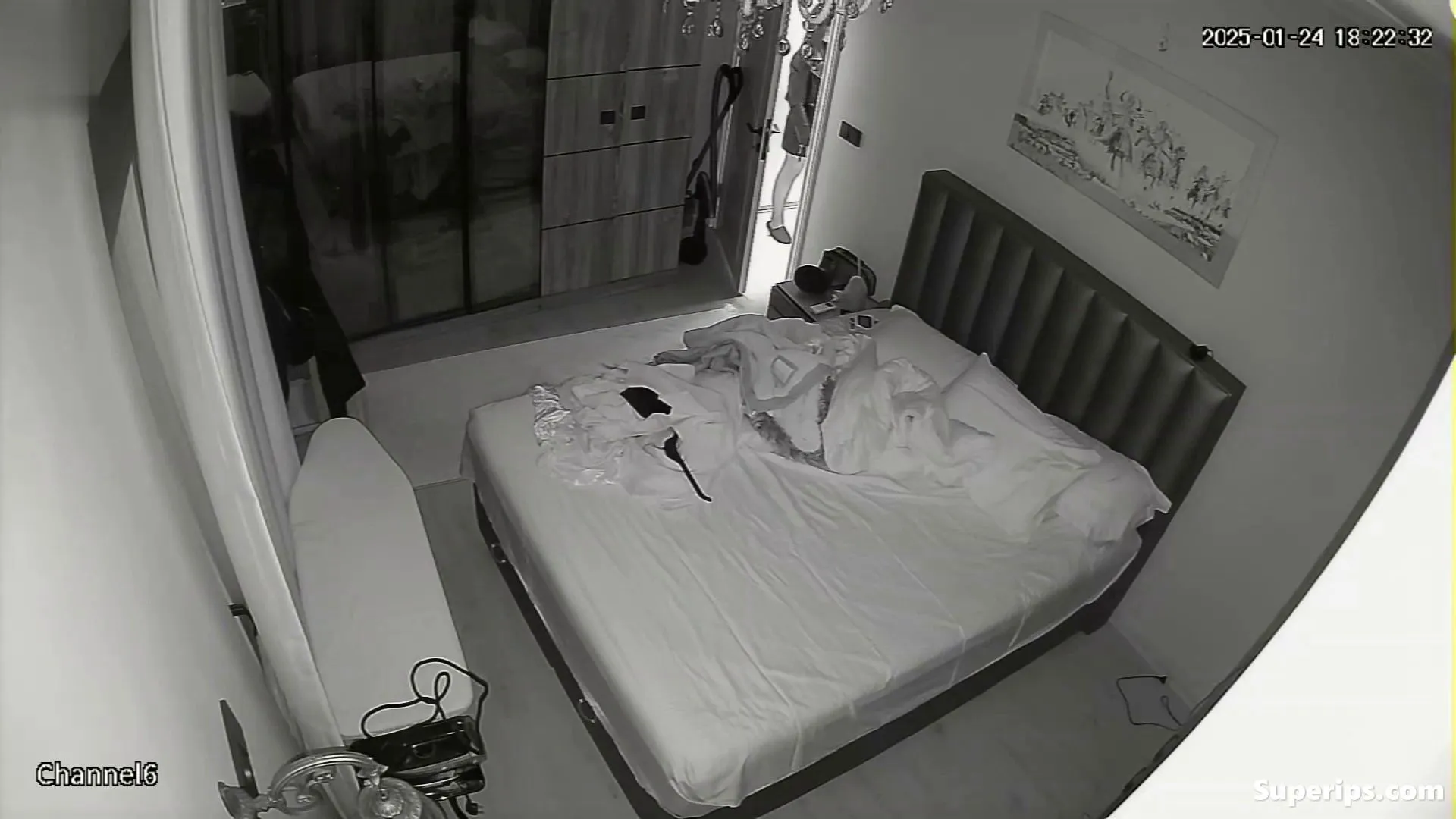 IPCAM – Mature Arab wife gets dressed in her room IPCAM – Mature Arab wife gets dressed in her room