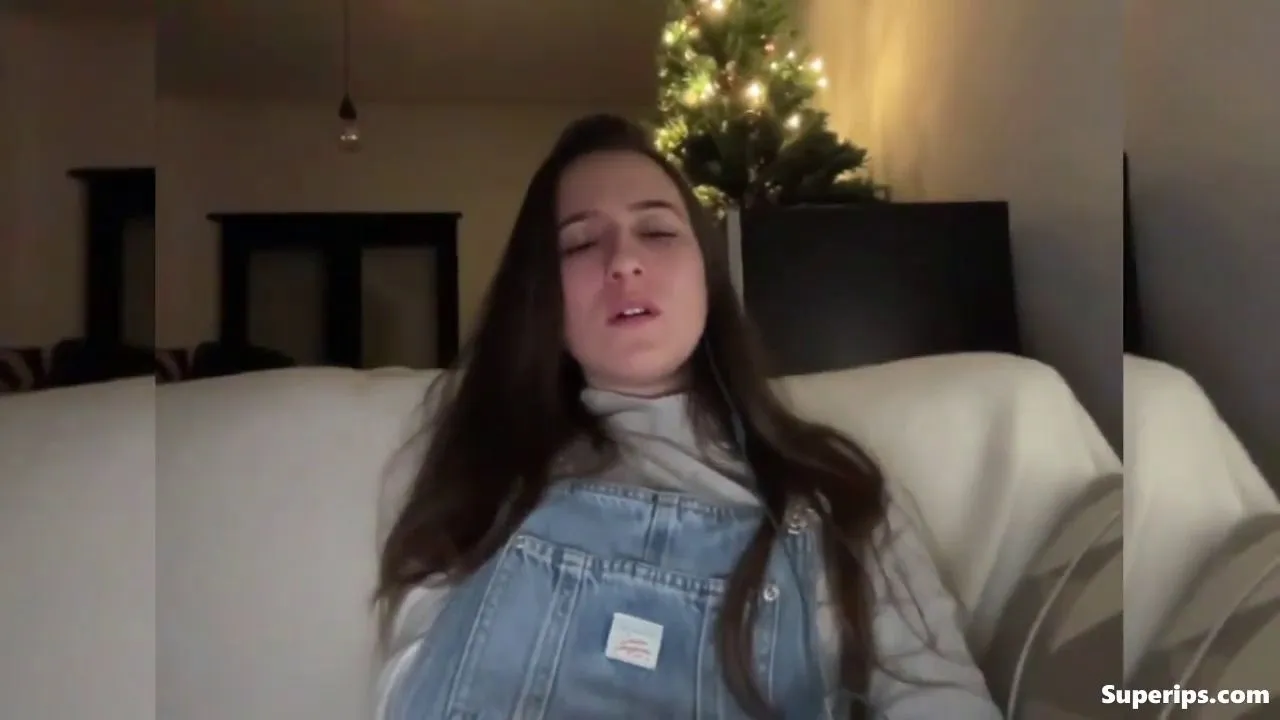 Rat Cam – British girl masturbates in her living room Rat Cam – British girl masturbates in her living room